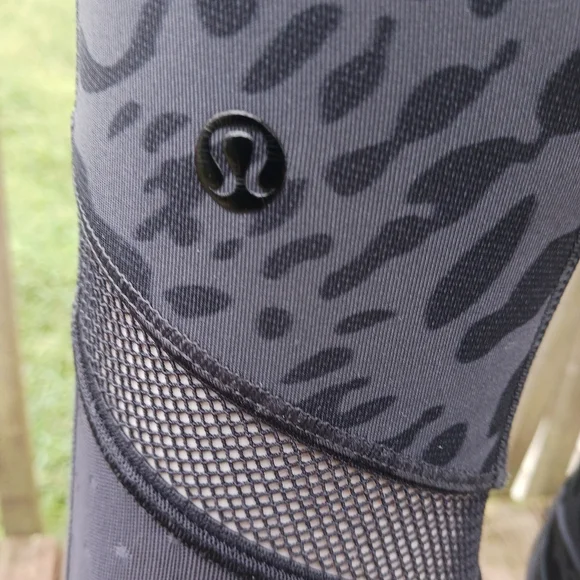 Lululemon athletica just breathe leggings crop animal swirl yoga full-on lutreme - Picture 10 of 10
